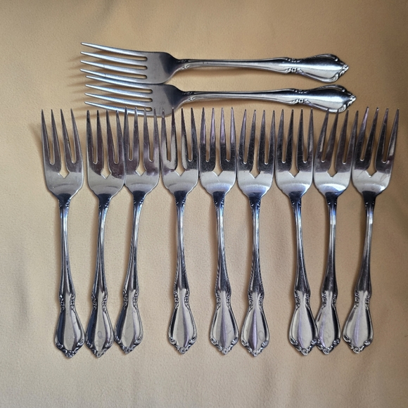 Oneida Other - Oneida CHATEAU Salad Forks Dinner Forks Glossy Stainless Flatware set of 11